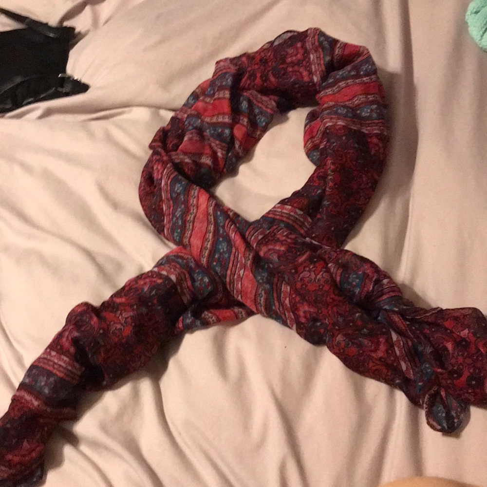 🌸 3/$6 🌸 Red and Blue Scarf